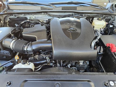 Certified 2019 Toyota Tacoma TRD Off-Road w/ TRD Premium Off Road Package image 21