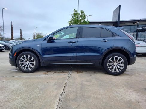 Used 2020 Cadillac XT4 Sport image 3