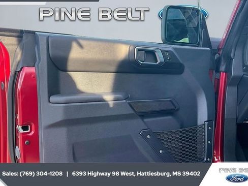 Used 2025 Ford Bronco Badlands image 17