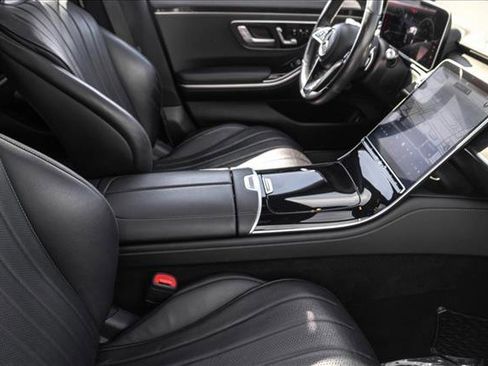 Used 2022 Mercedes-Benz S 500 4MATIC w/ AMG Line Package image 27