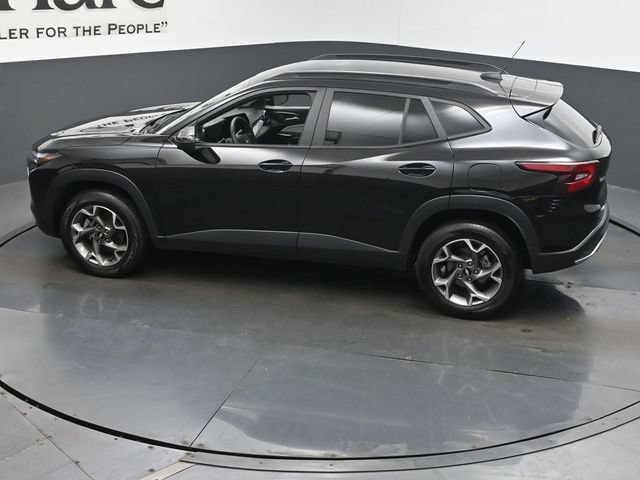Used 2025 Chevrolet Trax LT FWD image 48