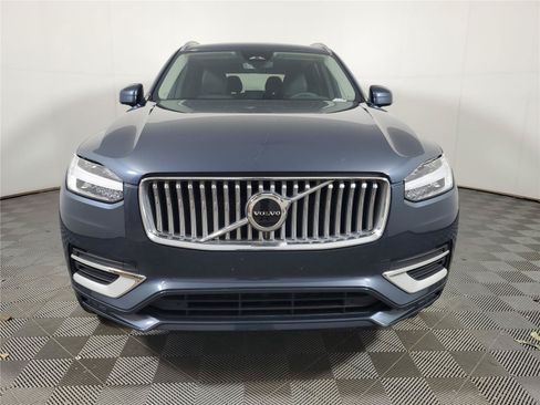 Used 2025 Volvo XC90 B5 Core AWD/4WD image 2