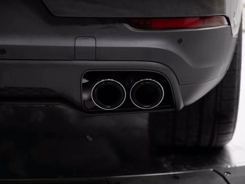 Certified 2025 Porsche Cayenne image 37