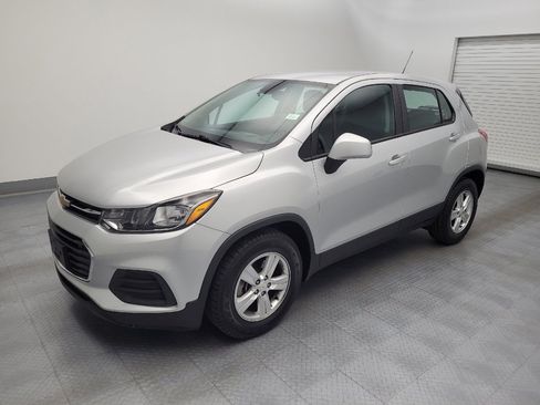 Used 2020 Chevrolet Trax LS FWD image 2