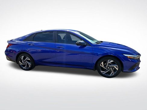 Used 2025 Hyundai Elantra SEL FWD image 6