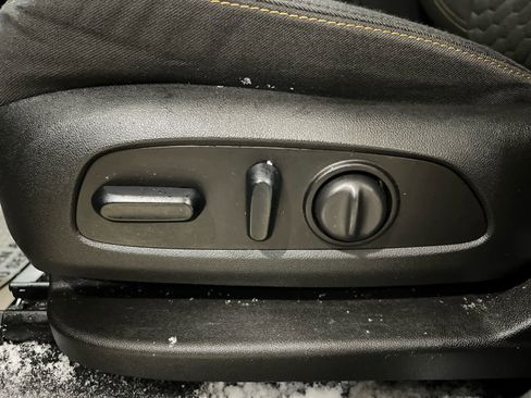 Used 2021 Chevrolet Equinox LT image 21