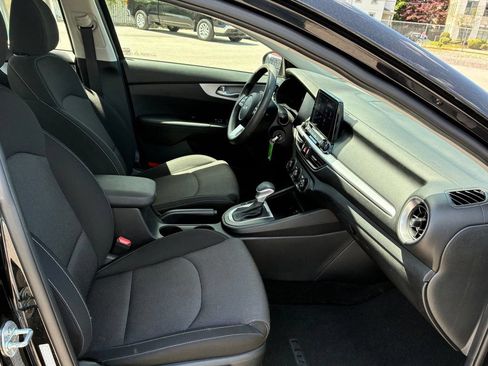 Used 2022 Kia Forte LXS w/ LXS Technology Package FWD image 42