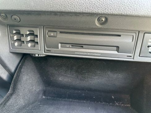 Used 2015 Volkswagen Golf Launch Edition image 10