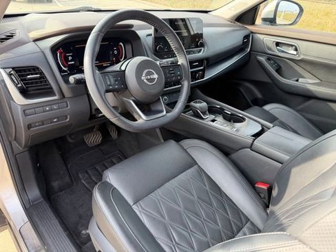 Used 2022 Nissan Rogue Platinum w/ Head-Up Display Package image 11