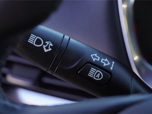 Used 2023 Chevrolet Traverse LT image 32