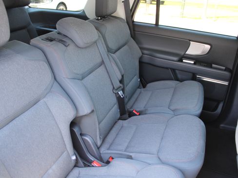 Used 2025 Ford Expedition Active RWD image 17