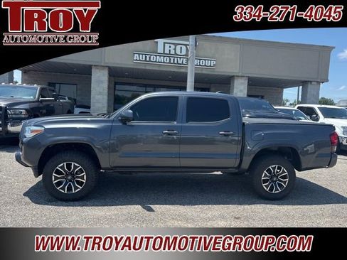 Used 2022 Toyota Tacoma 4x4 Double Cab image 2