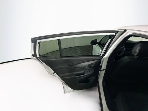 Used 2025 Buick Envista Preferred image 26