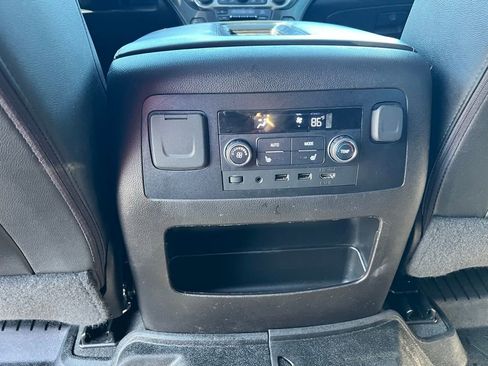 Used 2019 Chevrolet Suburban Premier image 22
