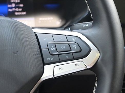 Certified 2024 Volkswagen Taos SE image 12