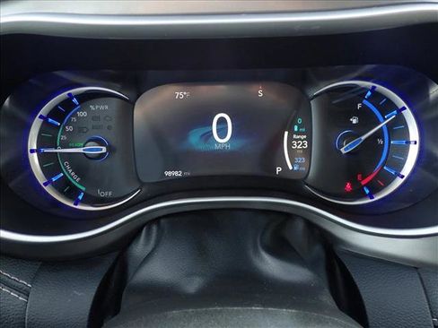 Used 2022 Chrysler Pacifica Touring-L FWD image 26