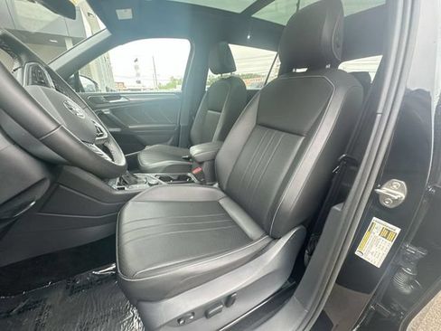 Used 2023 Volkswagen Tiguan SE R-Line AWD/4WD image 13