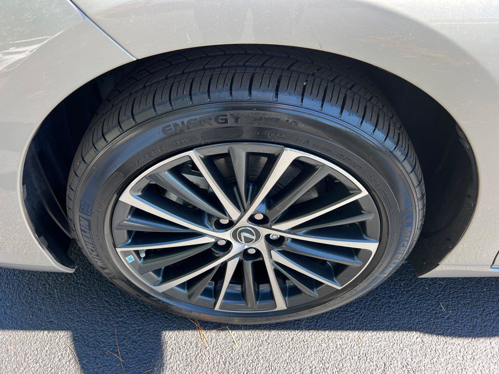 Used 2024 Lexus ES 350 w/ Premium Package FWD image 11