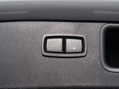 New 2026 Porsche Macan GTS image 19