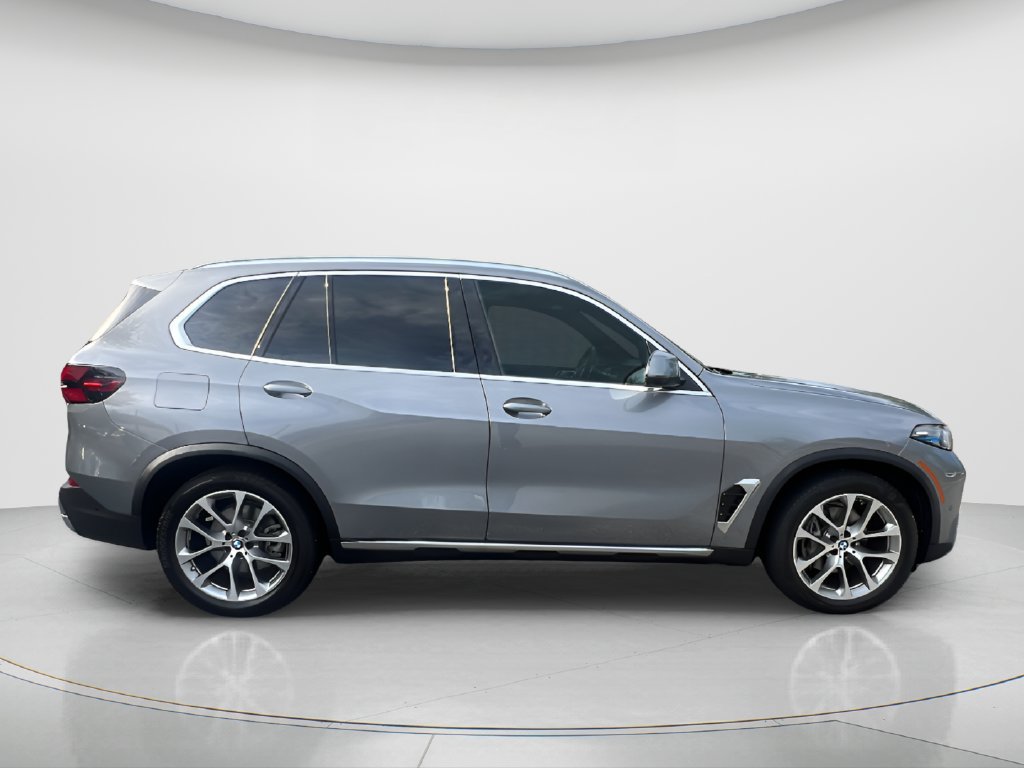 Certified 2024 BMW X5 xDrive40i w/ Premium Package AWD/4WD image 4