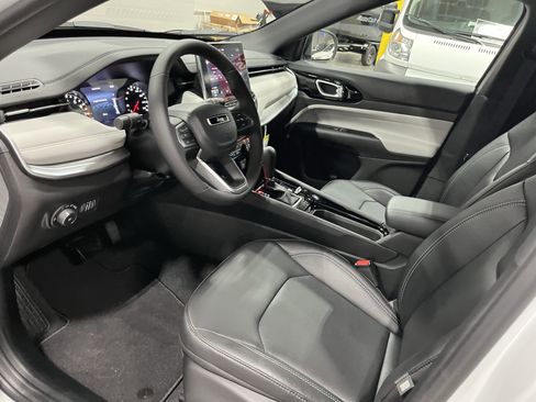 Certified 2026 Jeep Compass Limited image 9