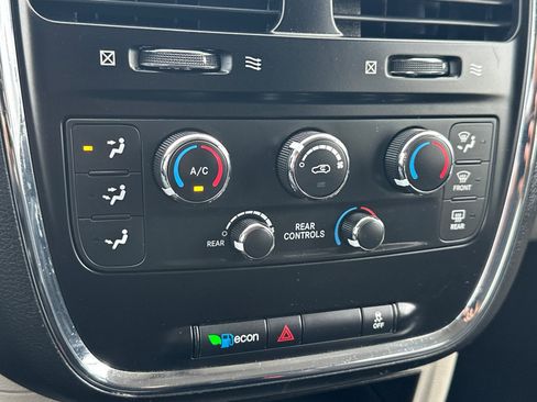 Used 2017 Dodge Grand Caravan SE FWD image 20