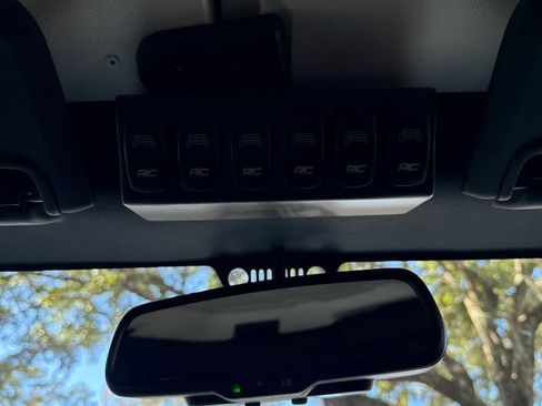 Used 2015 Jeep Wrangler Unlimited Rubicon w/ Connectivity Group image 26