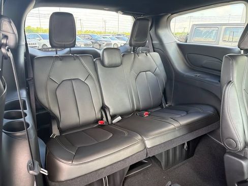 New 2027 Chrysler Pacifica Select FWD image 36