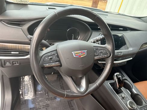 Used 2020 Cadillac XT4 Premium Luxury image 16