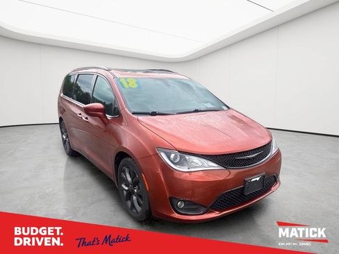 Used 2018 Chrysler Pacifica Touring-L Plus FWD image 1