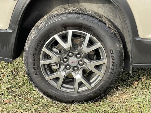 Used 2023 GMC Acadia SLE w/ Driver Convenience Package image 10