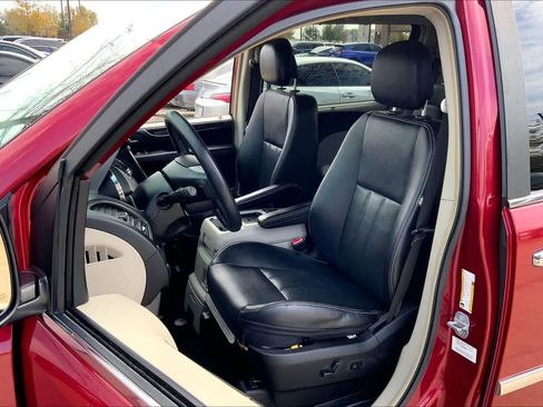 Used 2014 Chrysler Town & Country Touring w/ Trailer Tow Group image 7