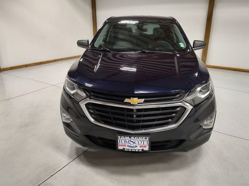 Used 2020 Chevrolet Equinox LS w/ LS Convenience Package image 3