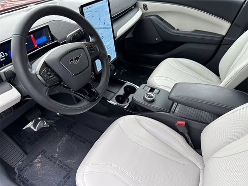 Used 2021 Ford Mustang Mach-E Premium image 9