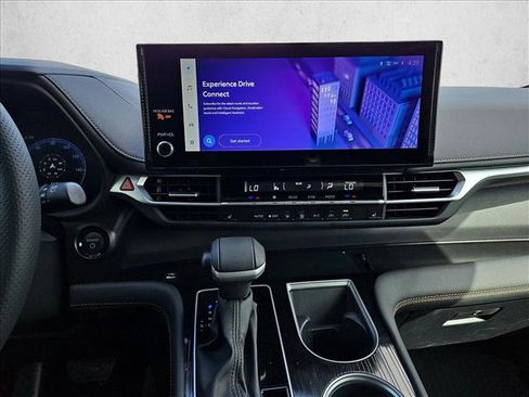 Used 2025 Toyota Sienna XLE Woodland Edition image 15