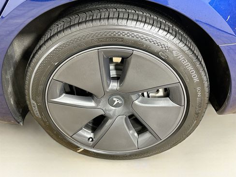 Used 2023 Tesla Model 3 Standard Range image 11