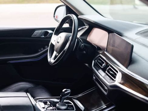 Used 2020 BMW X7 xDrive40i w/ Cold Weather Package image 32