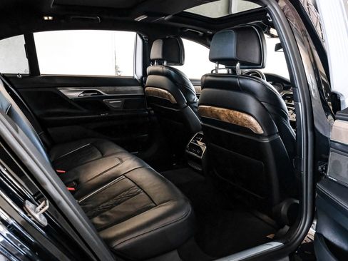 Used 2020 BMW 750i xDrive w/ Executive Package image 36