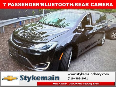 Used 2018 Chrysler Pacifica Touring Plus w/ Tire & Wheel Group FWD image 1