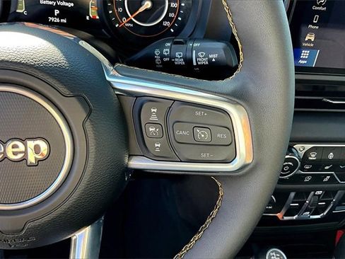 Used 2025 Jeep Wrangler Sahara image 17