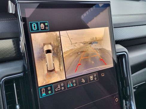 Used 2025 GMC Yukon XL AT4 image 22