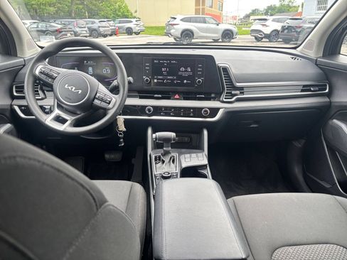 Used 2025 Kia Sportage LX FWD image 31