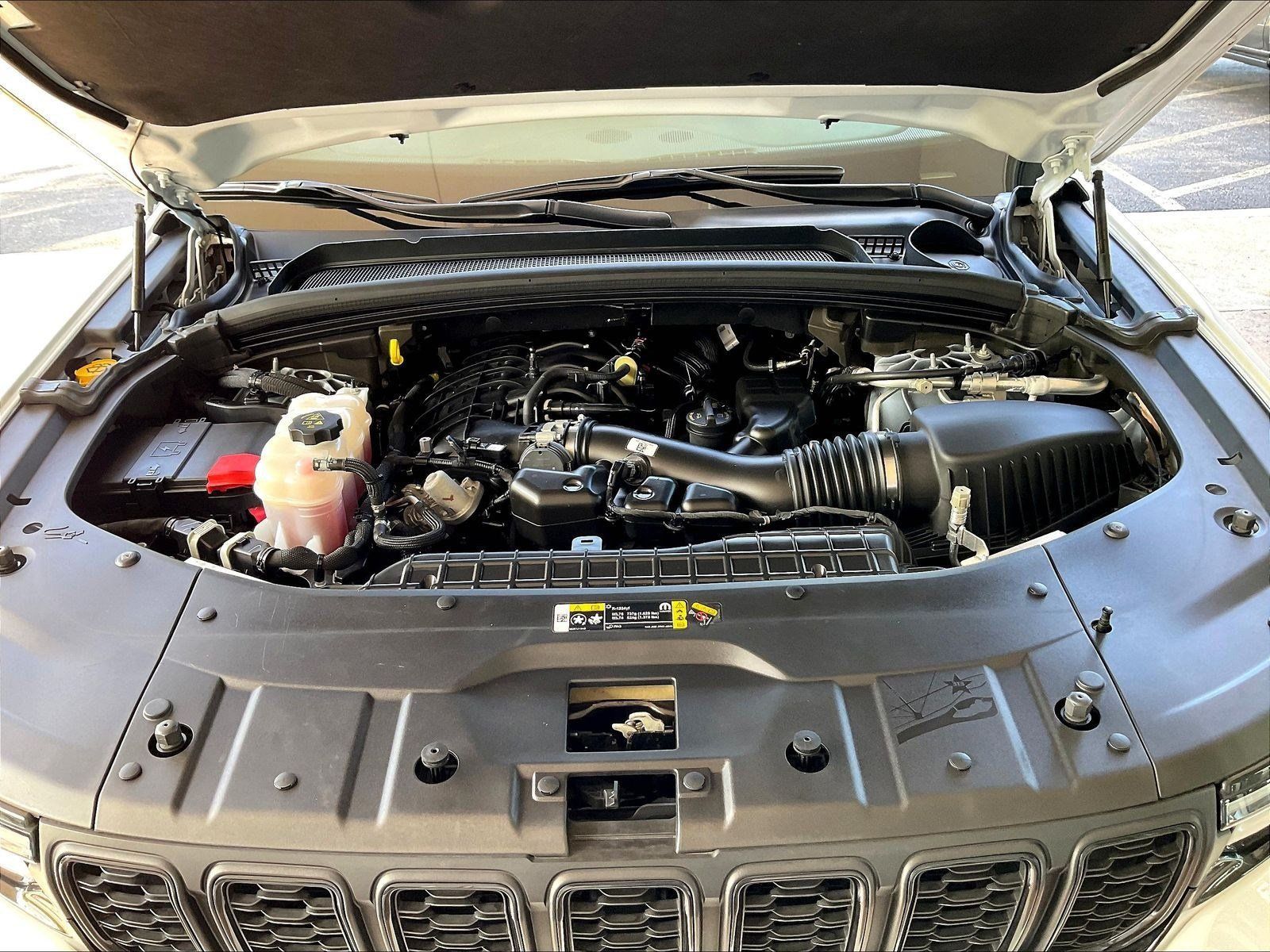 Used 2023 Jeep Grand Cherokee Altitude AWD/4WD image 29