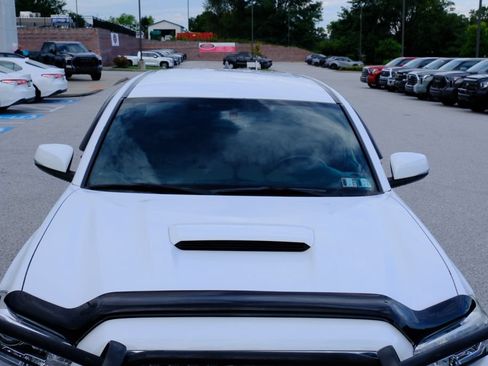 Used 2017 Toyota Tacoma TRD Sport w/ Tow Package (A/T) AWD/4WD image 9