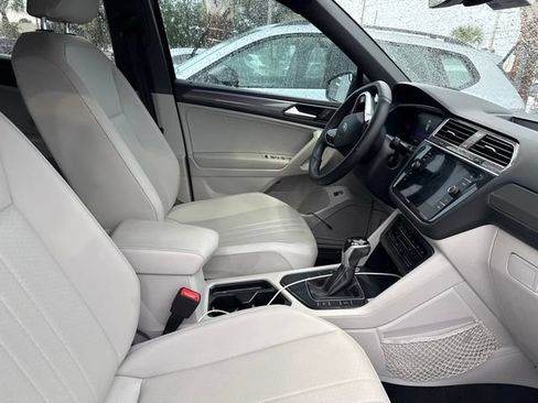 Used 2022 Volkswagen Tiguan SE R-Line FWD image 13