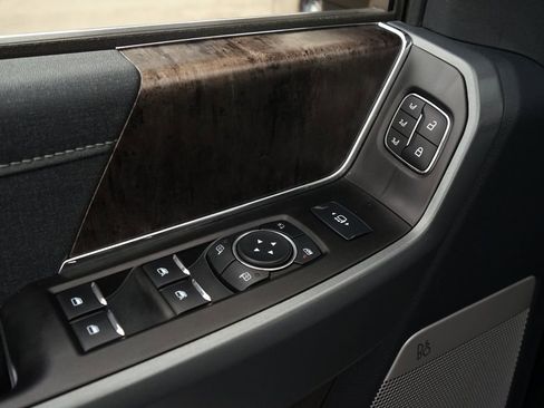 Used 2024 Ford F250 Lariat w/ Chrome Package image 17