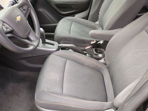 Used 2019 Chevrolet Trax LT w/ LPO, Cargo Package image 19