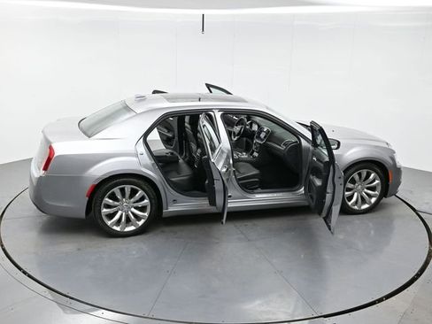 Used 2018 Chrysler 300 Limited w/ Safetytec Plus Group image 48