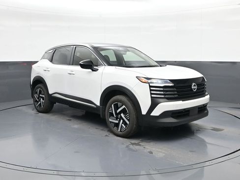 Used 2025 Nissan Kicks SV FWD image 1
