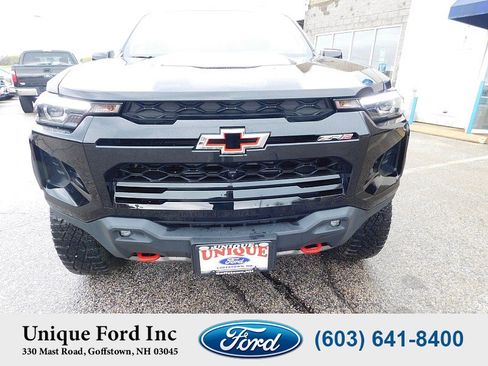 Used 2024 Chevrolet Colorado ZR2 w/ ZR2 Convenience Package III AWD/4WD image 3